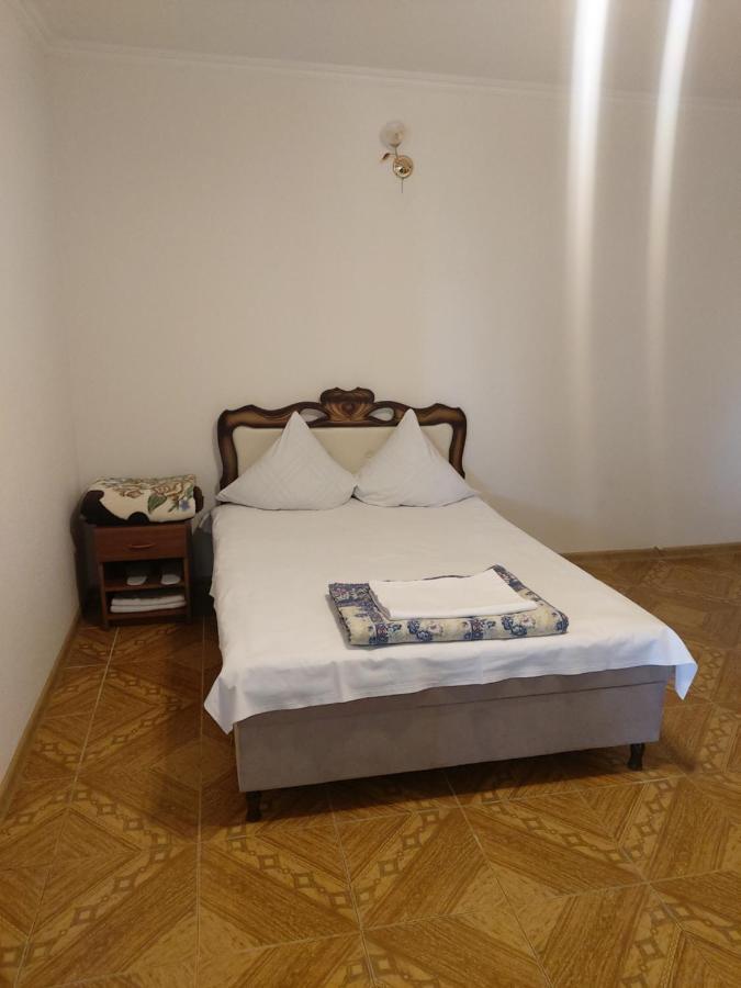 Hayots Ojakh Sewan Exterior foto